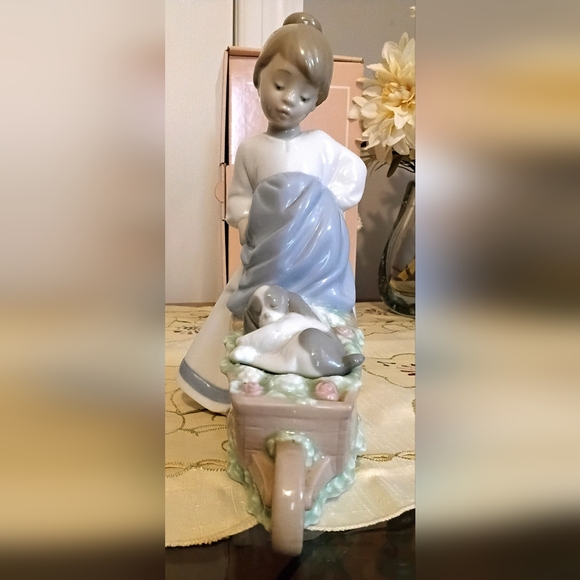 Lladro Girl With Puppy in Wheelbarrow - Picture 4 of 9